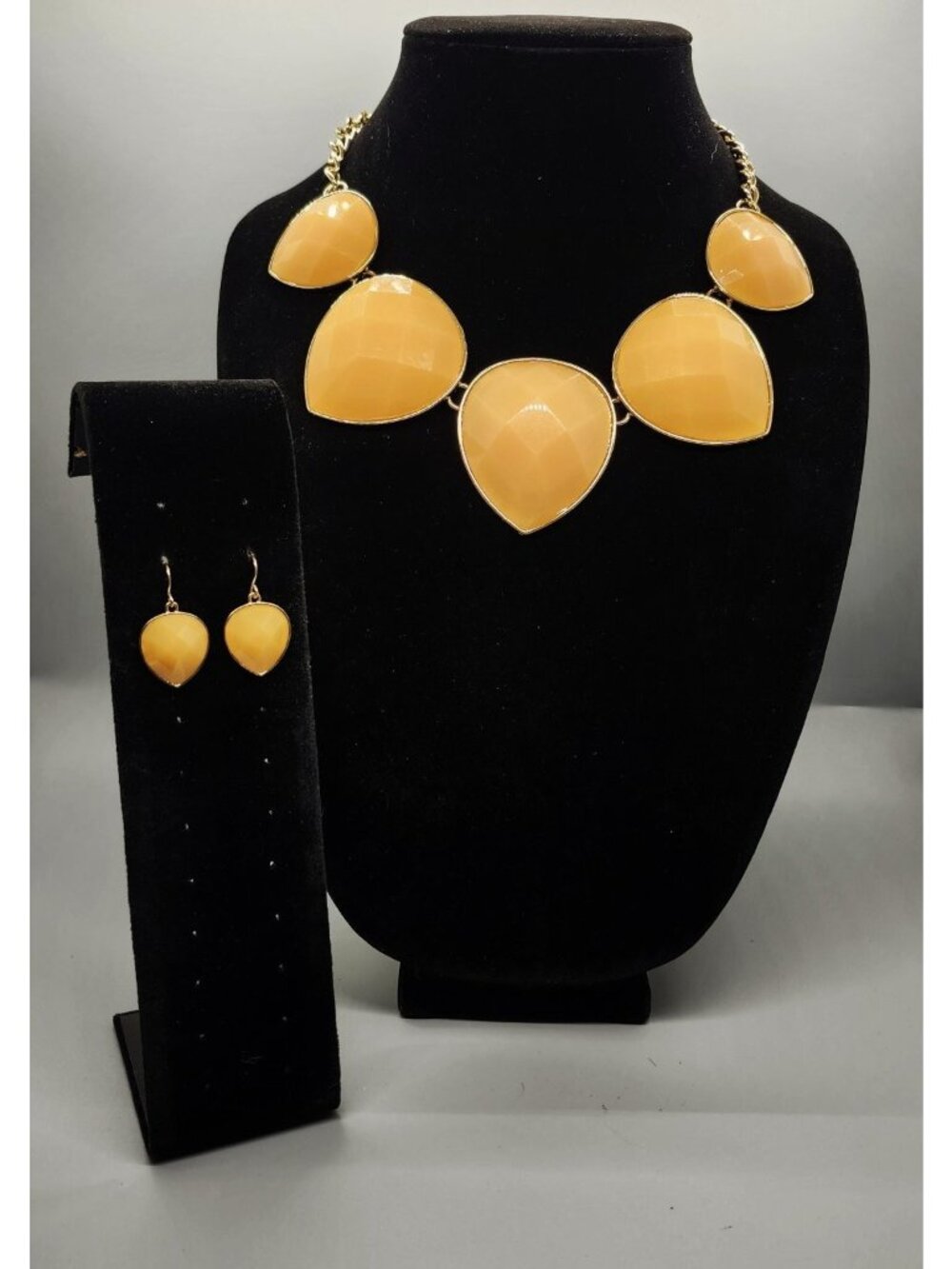 Fashion Statement Necklace & Dangle Earring Set Gold Tone Peach Orange Resin